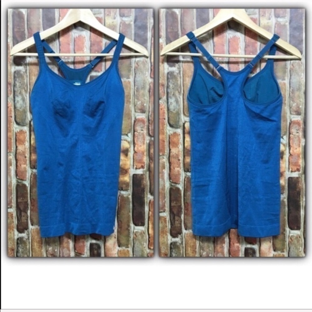 𝅺Nike Fit Dri adjustable strap racer back cami size medium